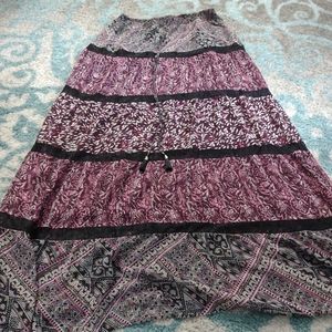 White House Black Market Skirt Size XS Floral, Lace, Maroon/Black